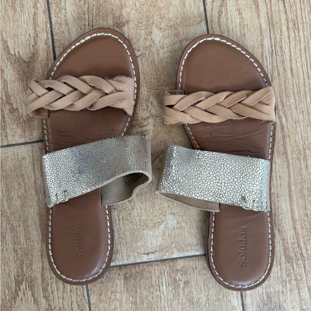 Sofft Women's Tan and Silver Sandals